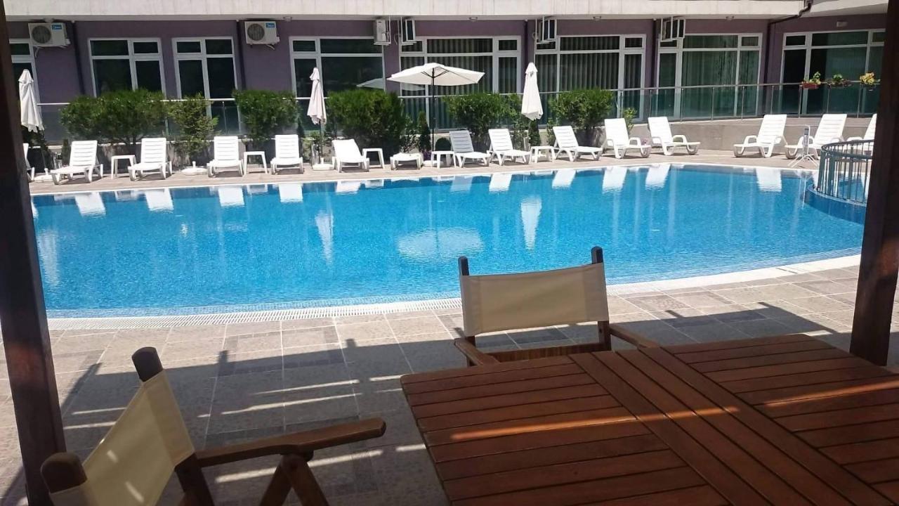 Family Apartments In Solmarin Slântsjev Brjag Eksteriør bilde