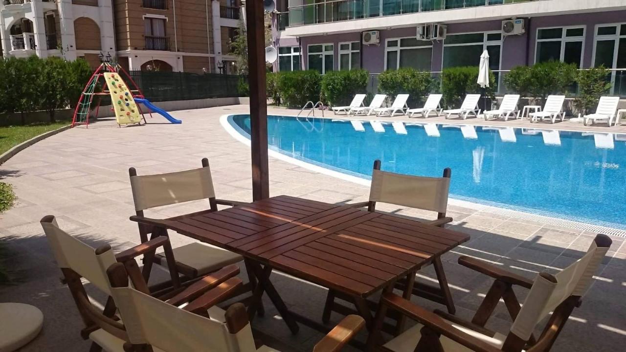 Family Apartments In Solmarin Slântsjev Brjag Eksteriør bilde