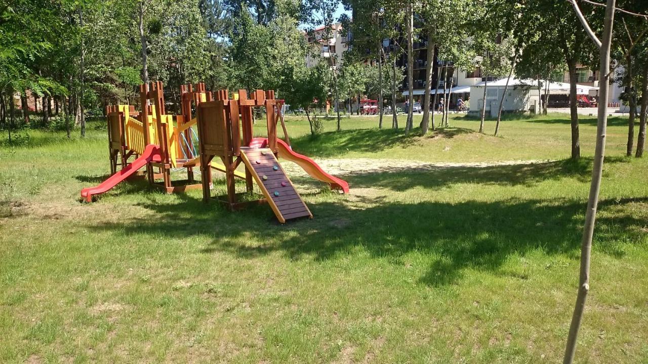 Family Apartments In Solmarin Slântsjev Brjag Eksteriør bilde