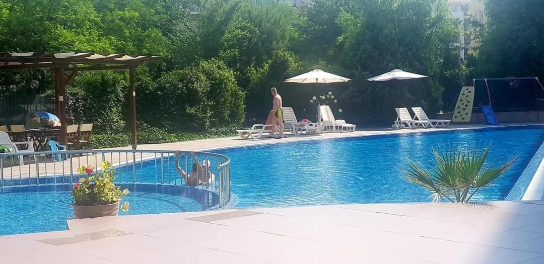 Family Apartments In Solmarin Slântsjev Brjag Eksteriør bilde