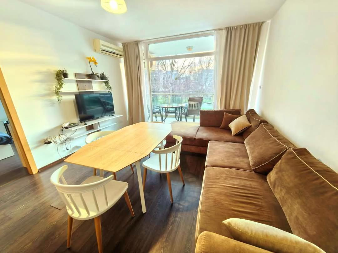 Family Apartments In Solmarin Slântsjev Brjag Eksteriør bilde