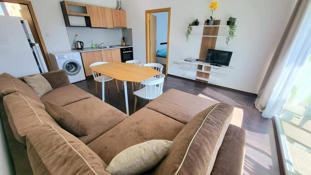 Family Apartments In Solmarin Slântsjev Brjag Eksteriør bilde